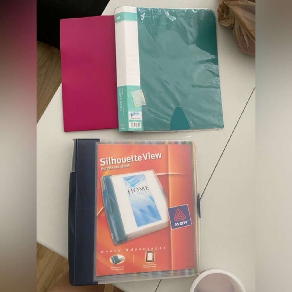 Set of Binders Avery Advantages Silhouette View Up to 175 sheets.